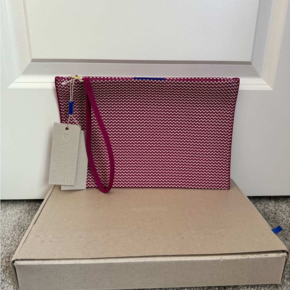 NWT Rothys wristlet in berry weave